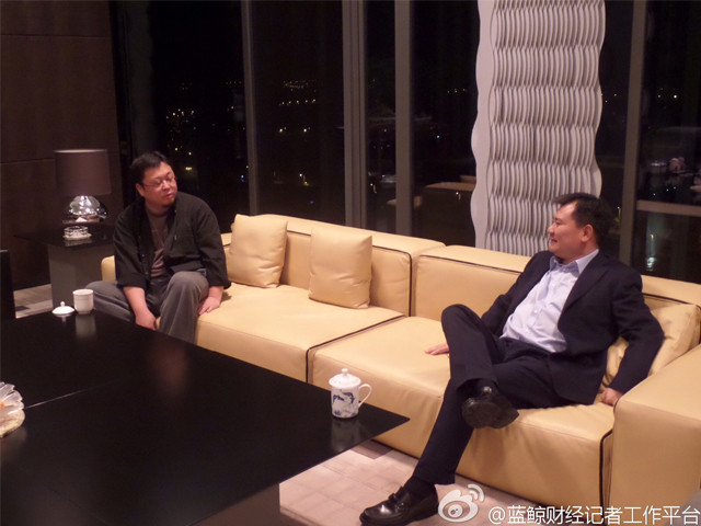 这是一张关于苏宁和锤子意味深长的照片 