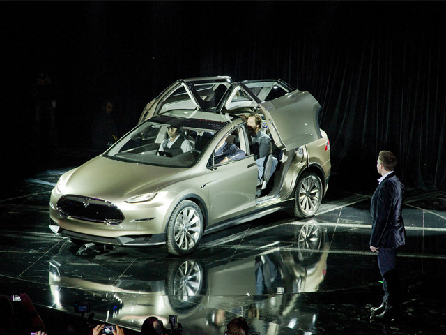 特斯拉跨界车型Model X公路测试照曝光 