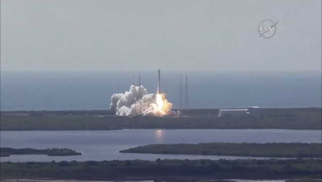 马斯克受挫 SpaceX猎鹰9号空中爆炸解体 
